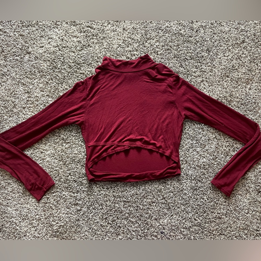 Pretty little thing long sleeve crop. Women size 4